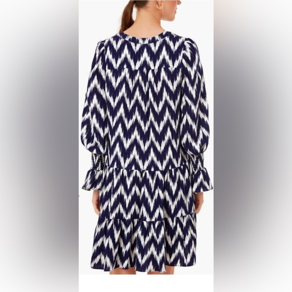 Pomander Place by Tuckernuck, Navy/White Ikat Mini, V Collar, Shirred Wrist. - Picture 12 of 14